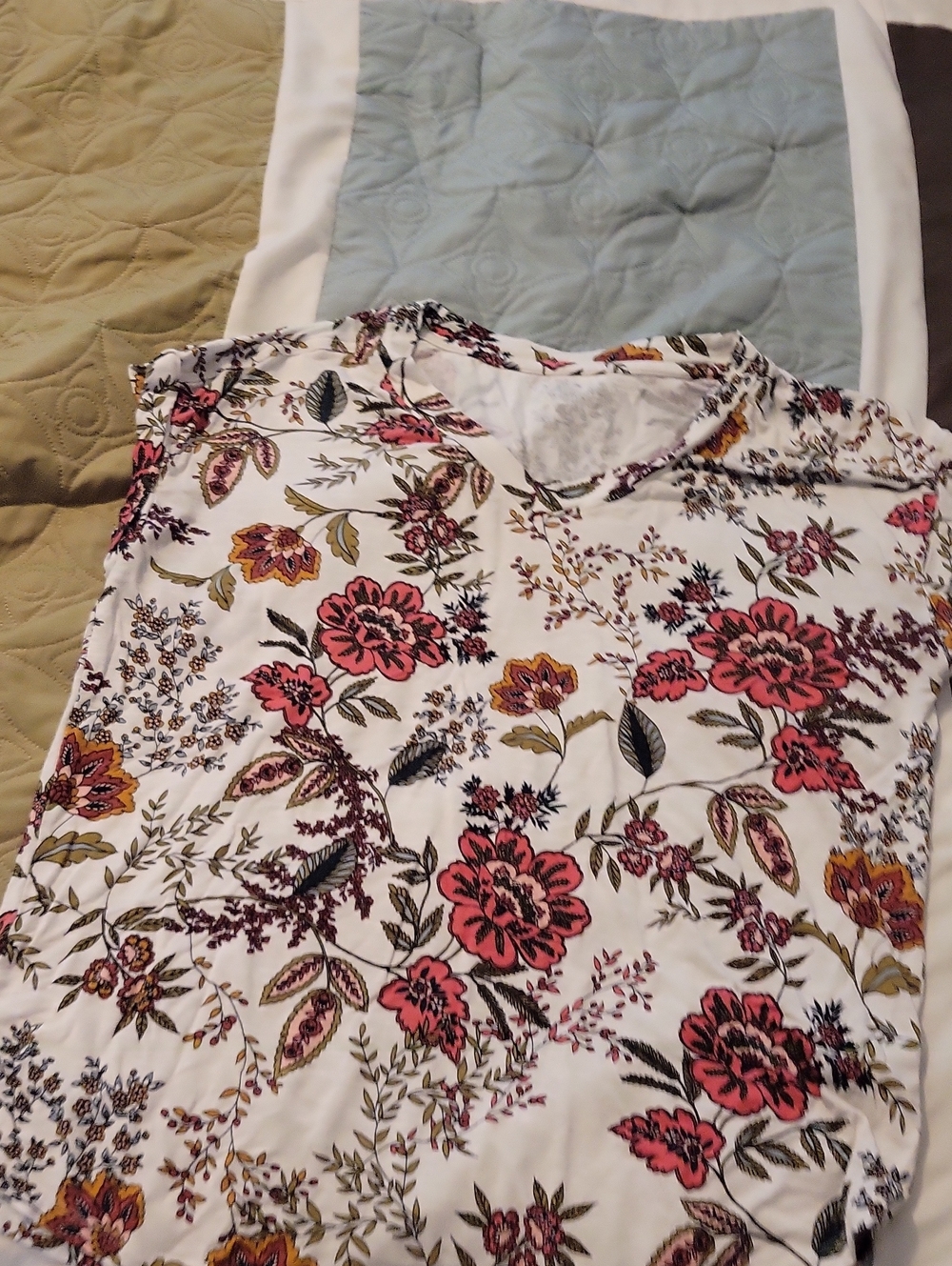 Maurices Ladies Size S Floral Tee
